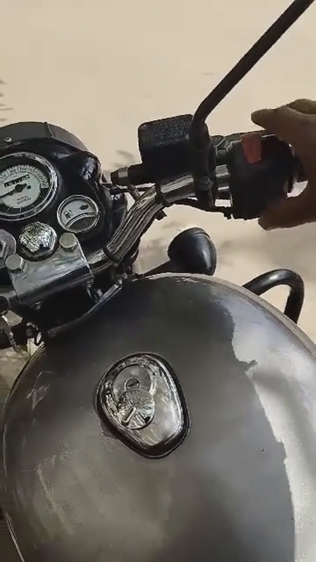 Walk-around video thumbnail