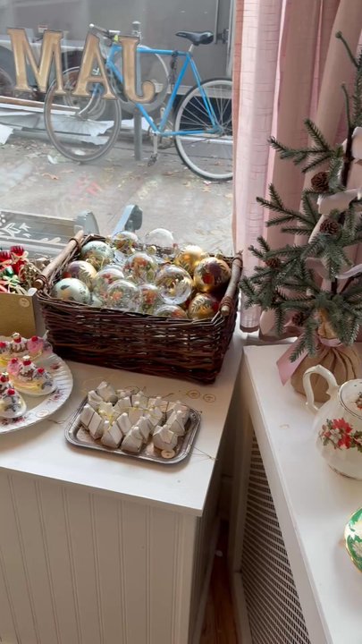Kitten and the Bear - A video of some of the Christmas offerings, jams and more in the store - Coffee & Tea Near Me - Toronto, Ontario
