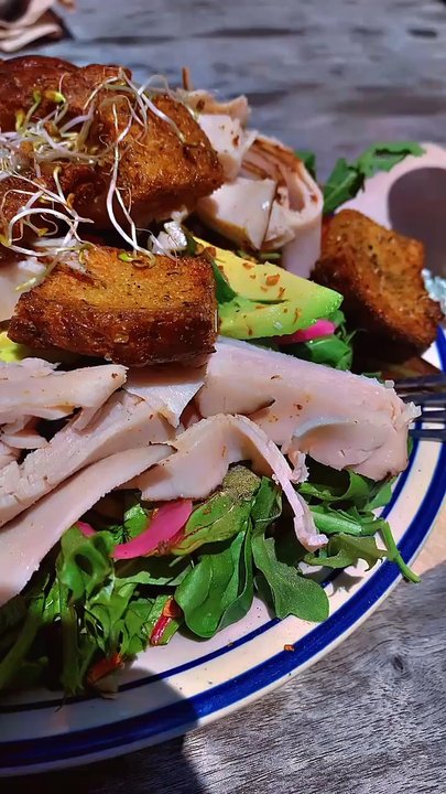 Ocean Beach Cafe - Ocean beach salad - Cafes Near Me - San Francisco, California