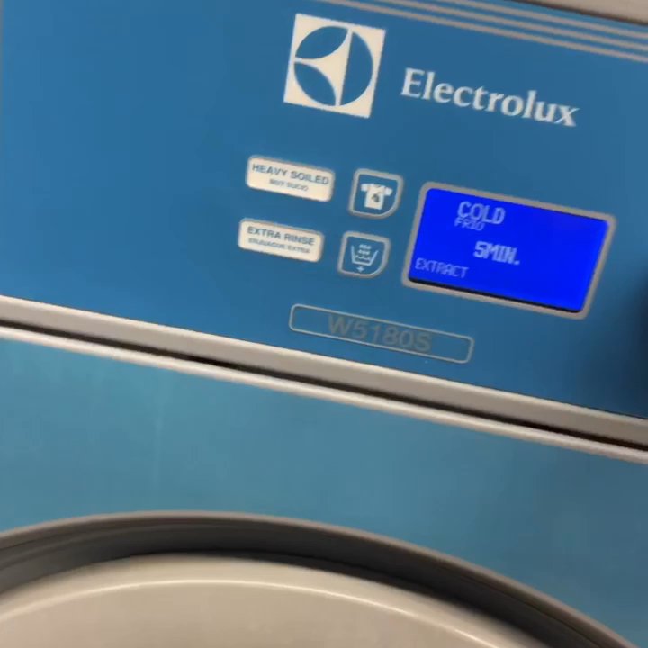 24 Hour Laundry - In the video you can see i open the door and close it but it still doesn't work or anything. - Laundromat Near Me - Houston, Texas