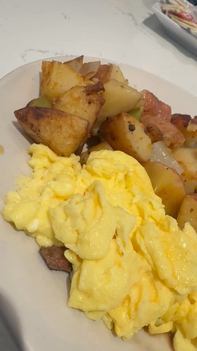 Two Trees Restaurant & Taps - Breakfast & Brunch Near Me - Ventura, California