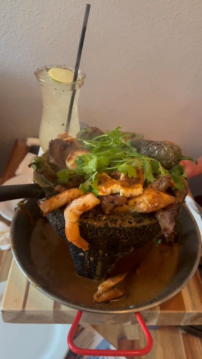 Alejandro's Mariscos & Bar - Awesome Molcajete! - Seafood Near Me - Gresham, Oregon