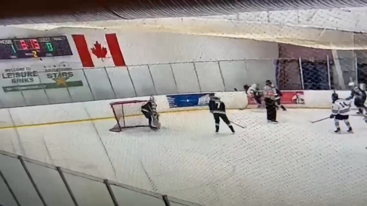 Shuyi Chen's Impressive Goal: Gap Finding & Puck Stuffing Skills!