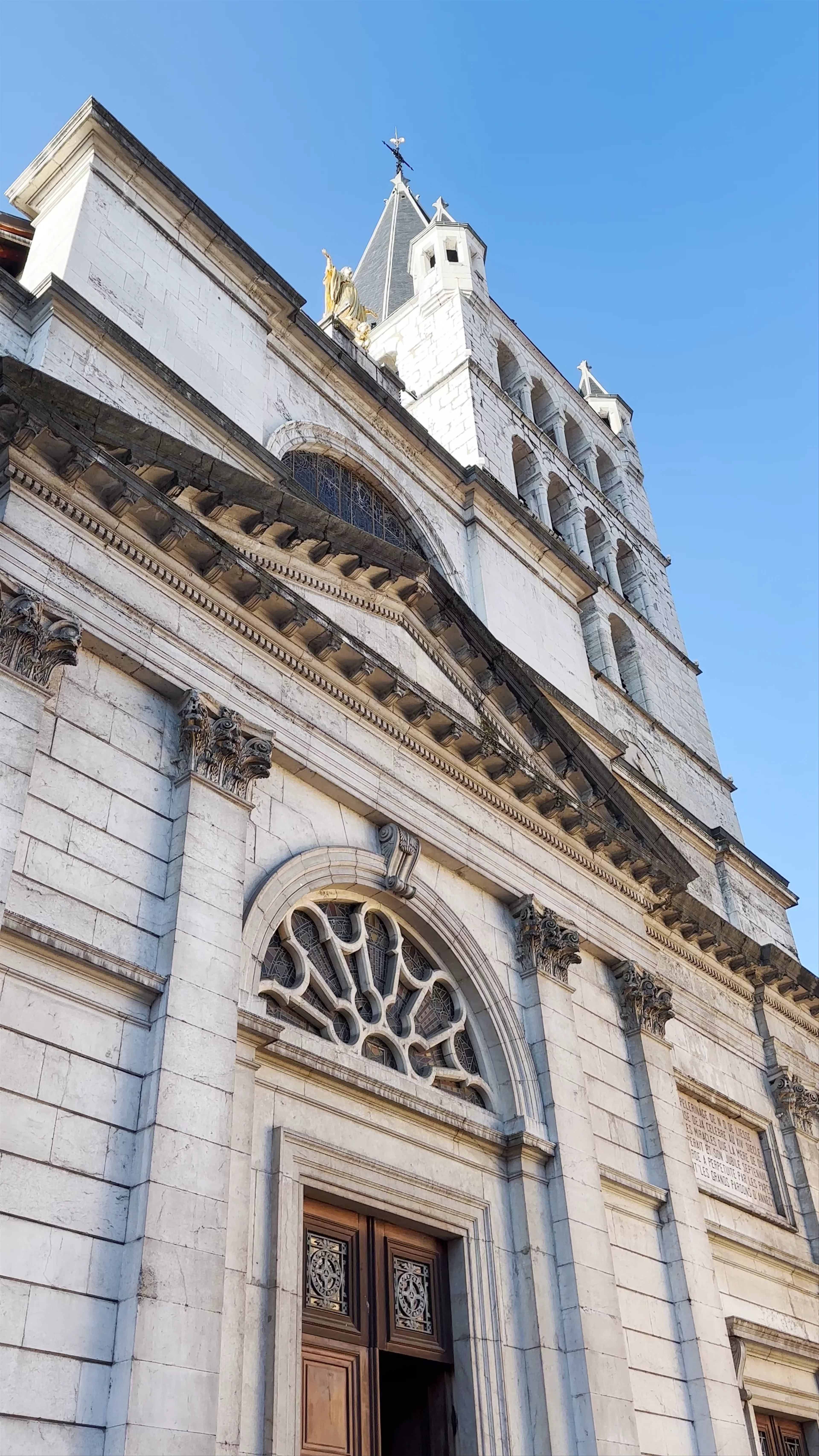 Église Notre Dame de Liesse, Passage Notre Dame