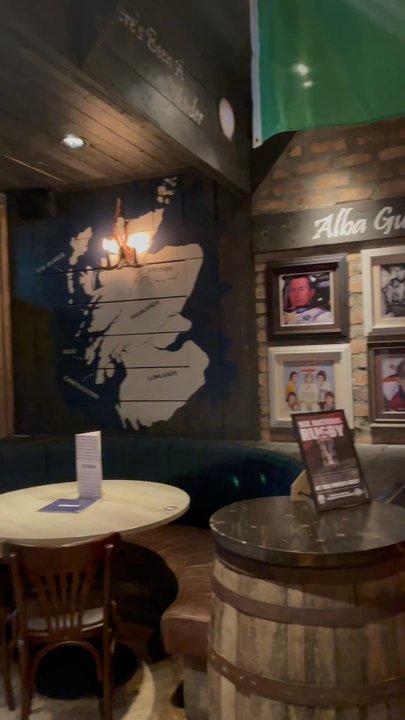 Piper’s Rest - The interior is nice. - Pubs Near Me - Edinburgh, EDH