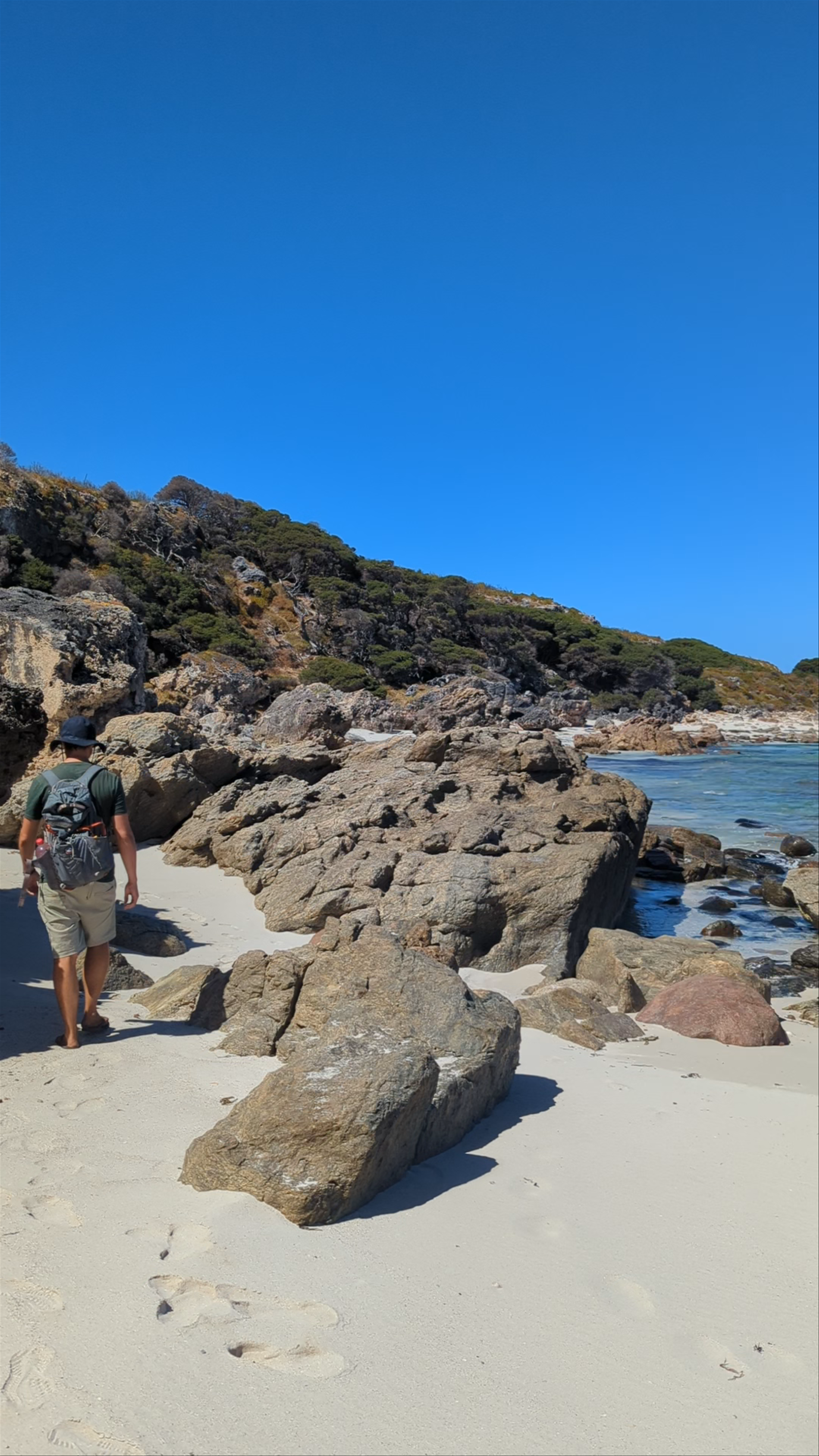 conto/bob hollow entry to beach