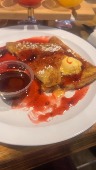 Lucky's on 16th - My breakfast choice the steak and shroom omelette added green peppers and French toast with strawberries on top - American Near Me - Cedar Rapids, Iowa