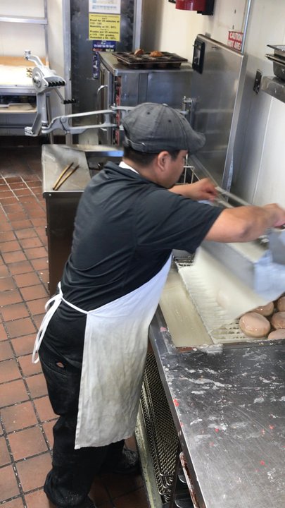 Winchell's Donut House - GLAZING THE DONUTS IS MY FAVORITE PART!! - Donuts Near Me - South Pasadena, California