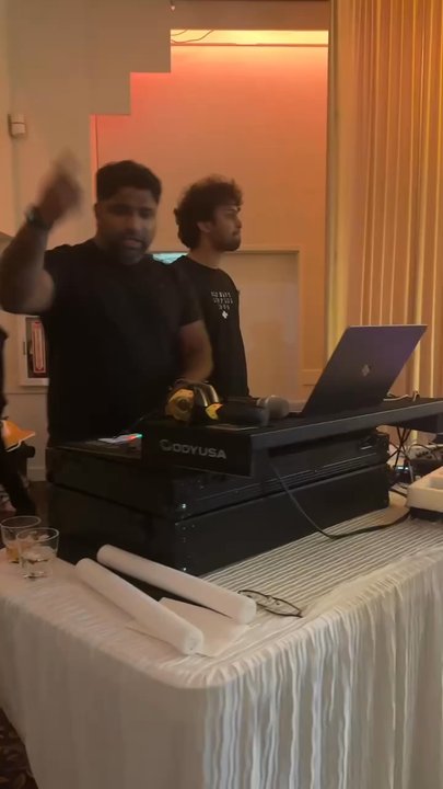 DJ Vish - DJ Vish getting everyone on the dance floor! - DJs Near Me