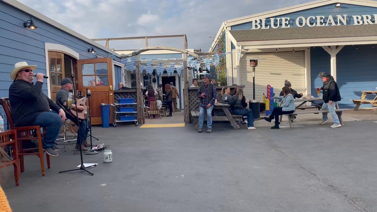 Blue Ocean Brewing - Breweries Near Me - Half Moon Bay, California