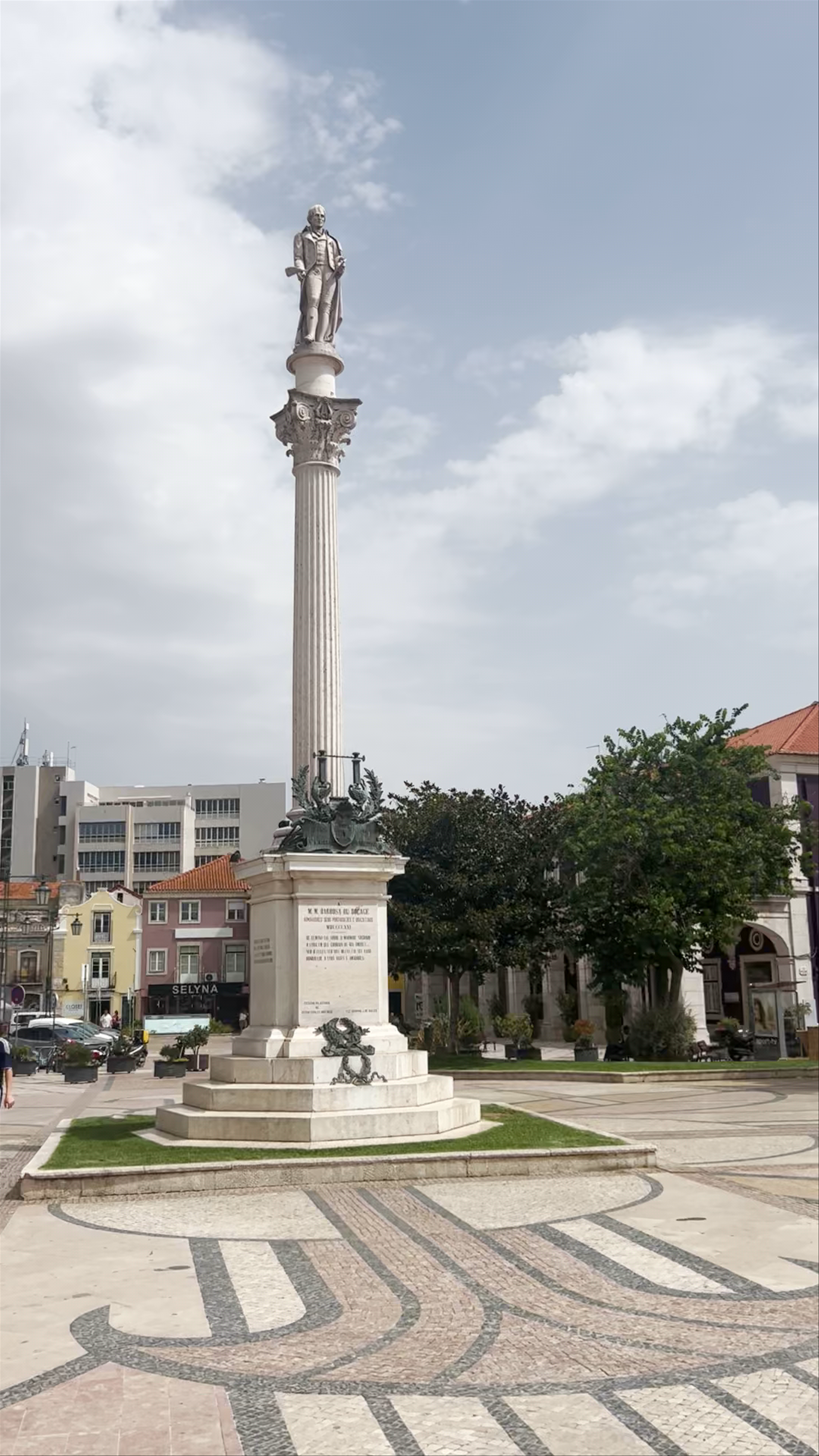 Estátua de Bocage