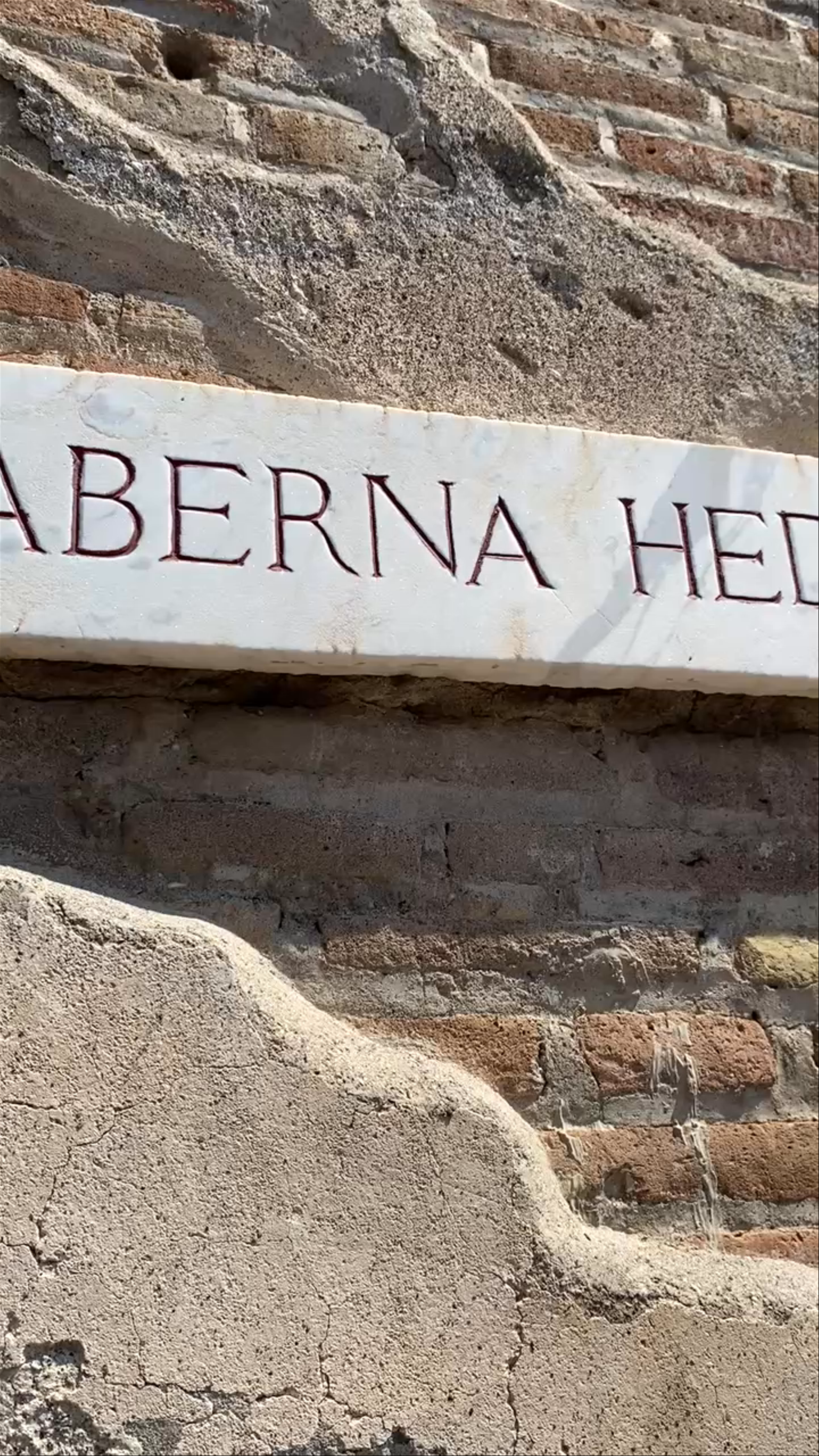 Casa dell'Orso Ferito: Ancient Roman Splendor in Pompei
