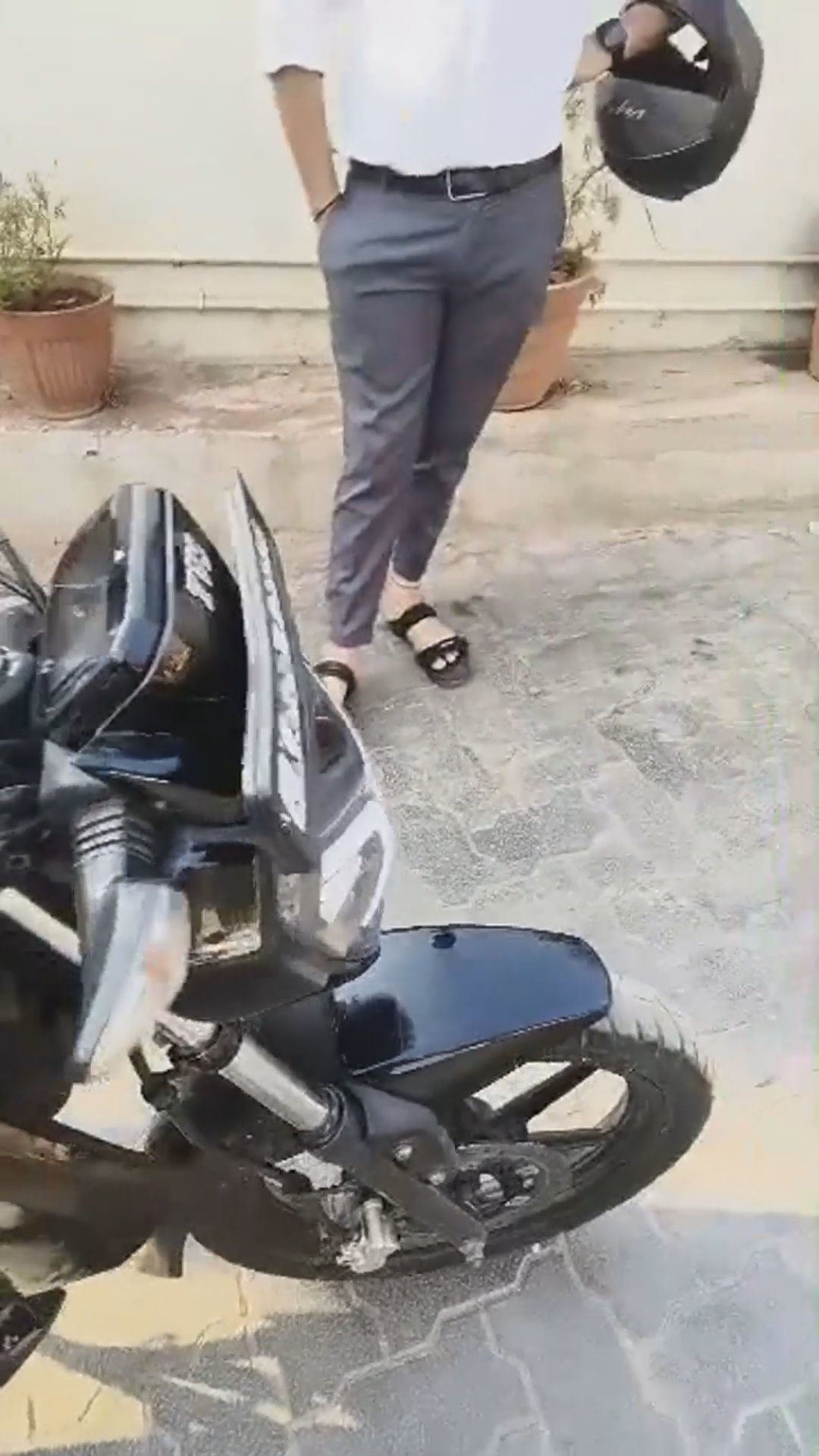 Walk-around video thumbnail