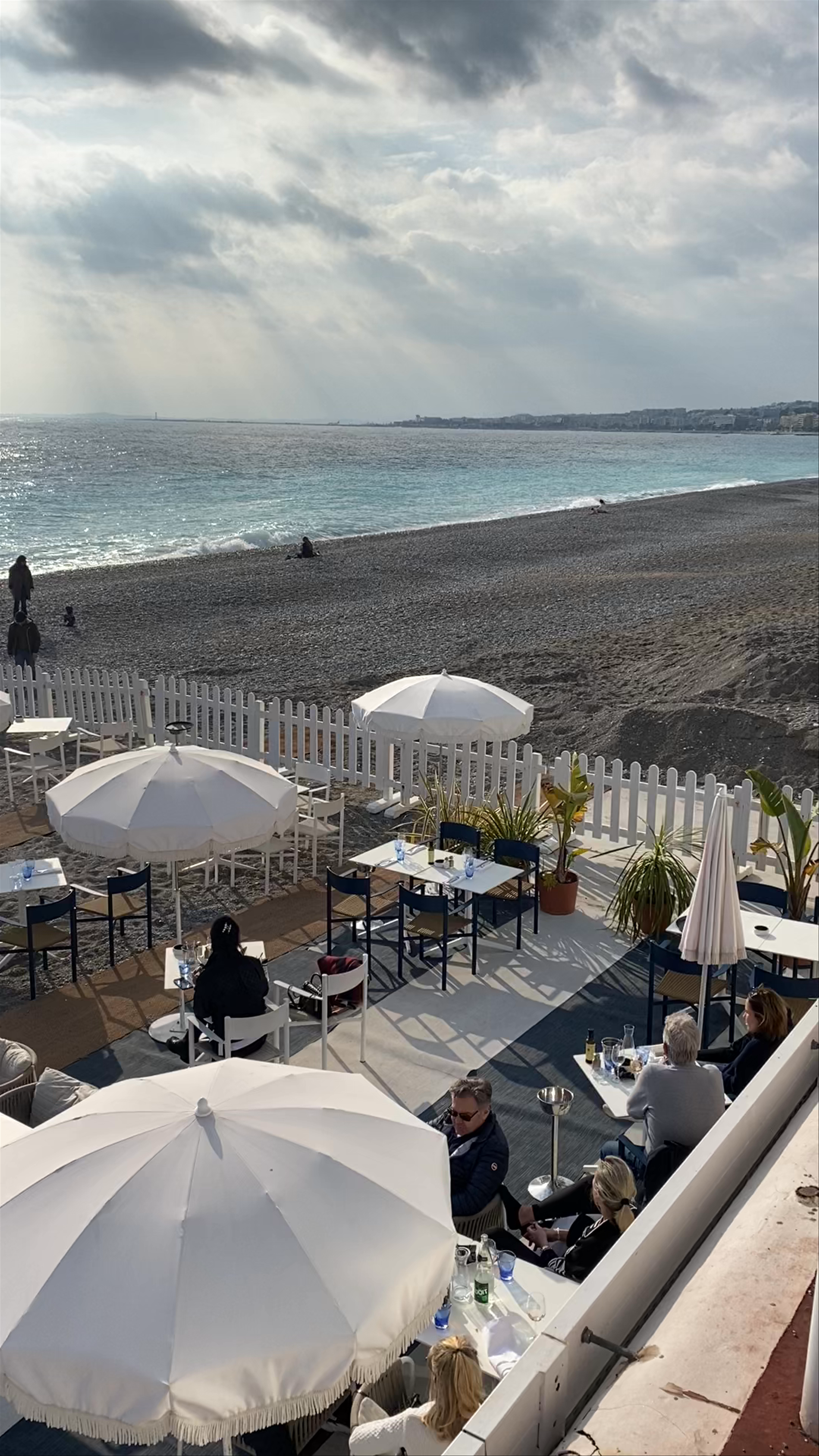 Le Temps d'un Été: Seaside Dining on the Promenade des Anglais in Nice