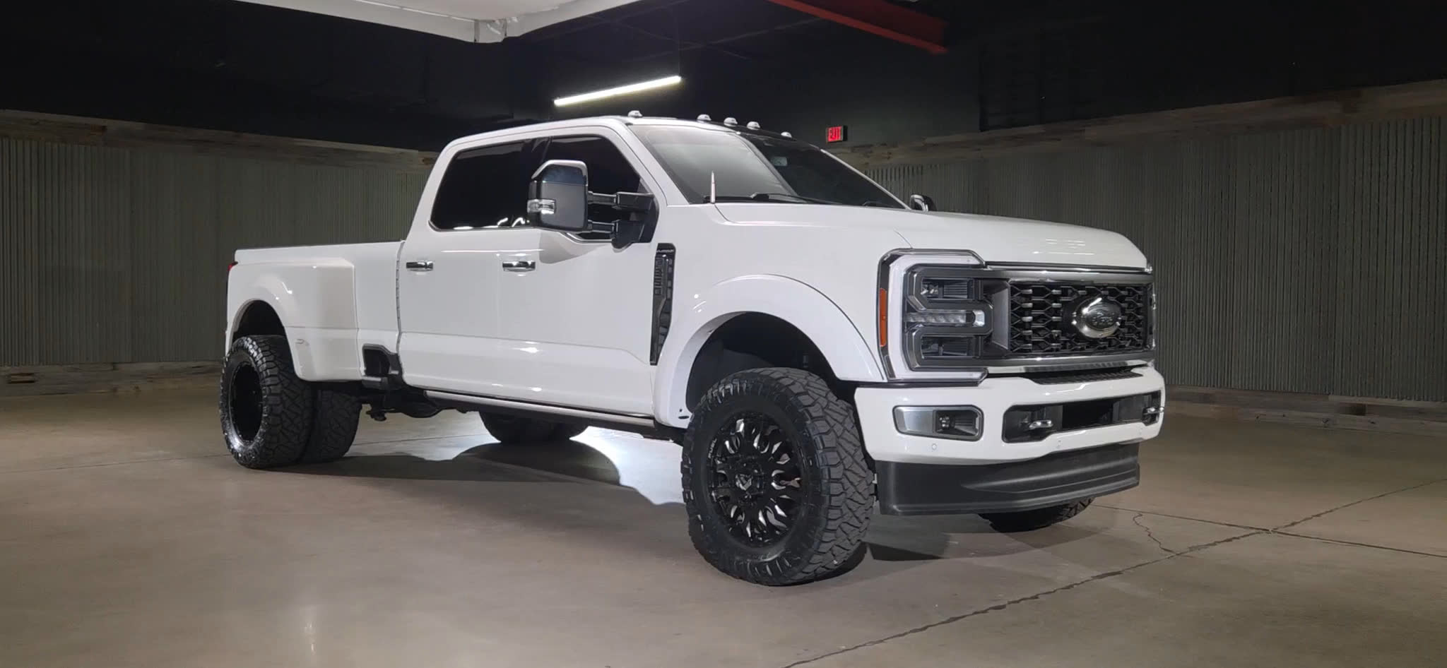 Lifted Trucks - #T33719A - 2023 Ford F-350 Super Duty Platinum Crew Cab