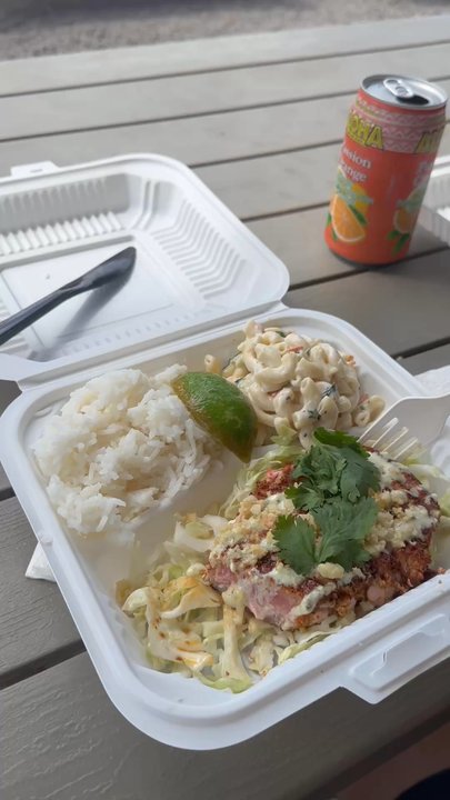 Maui Shrimp - Seared ahi and garlic shrimp - Food Trucks Near Me - Kahului, Hawaii