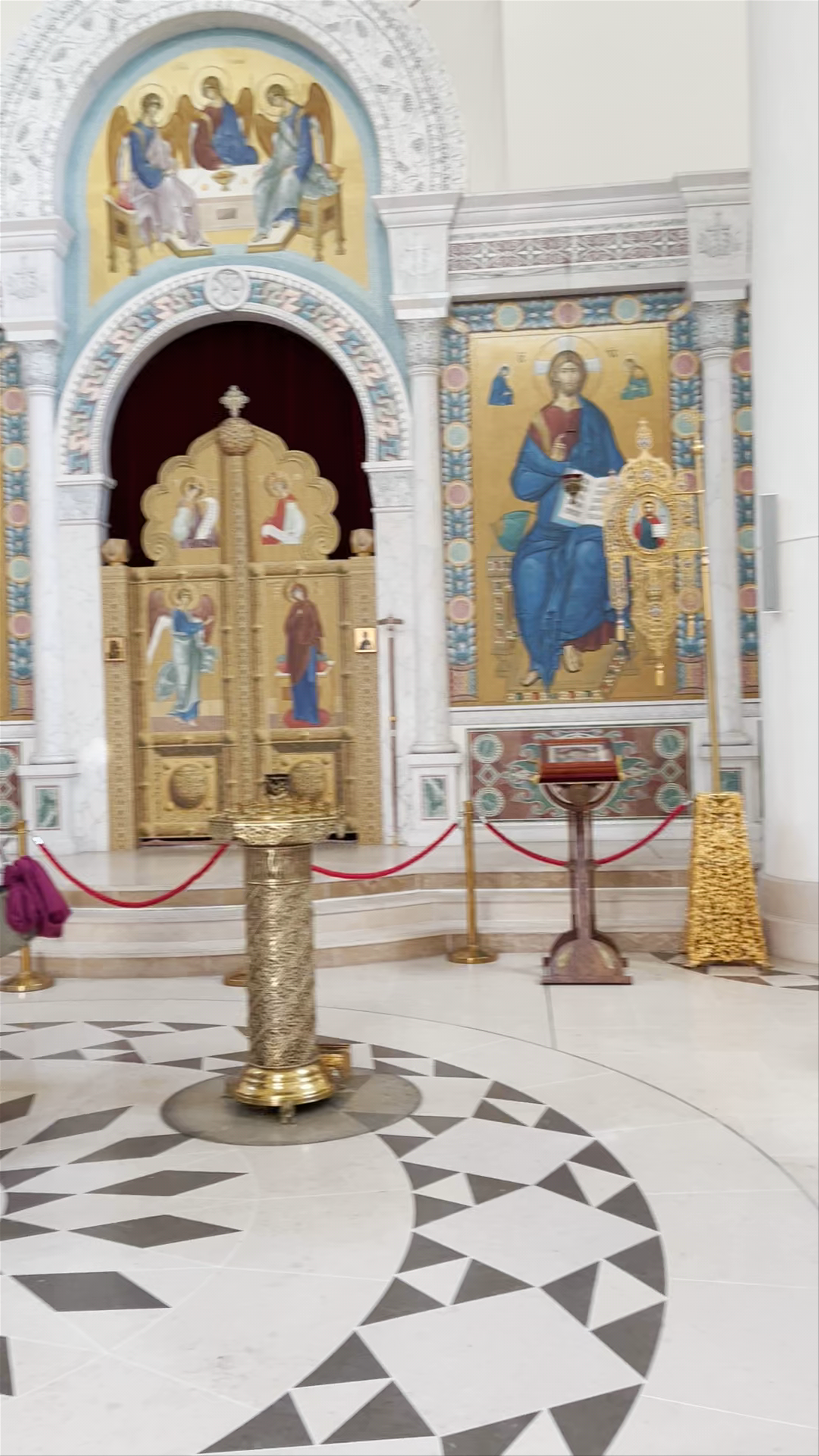Cathédrale de la Sainte-Trinité: A Spiritual and Artistic Haven in Paris