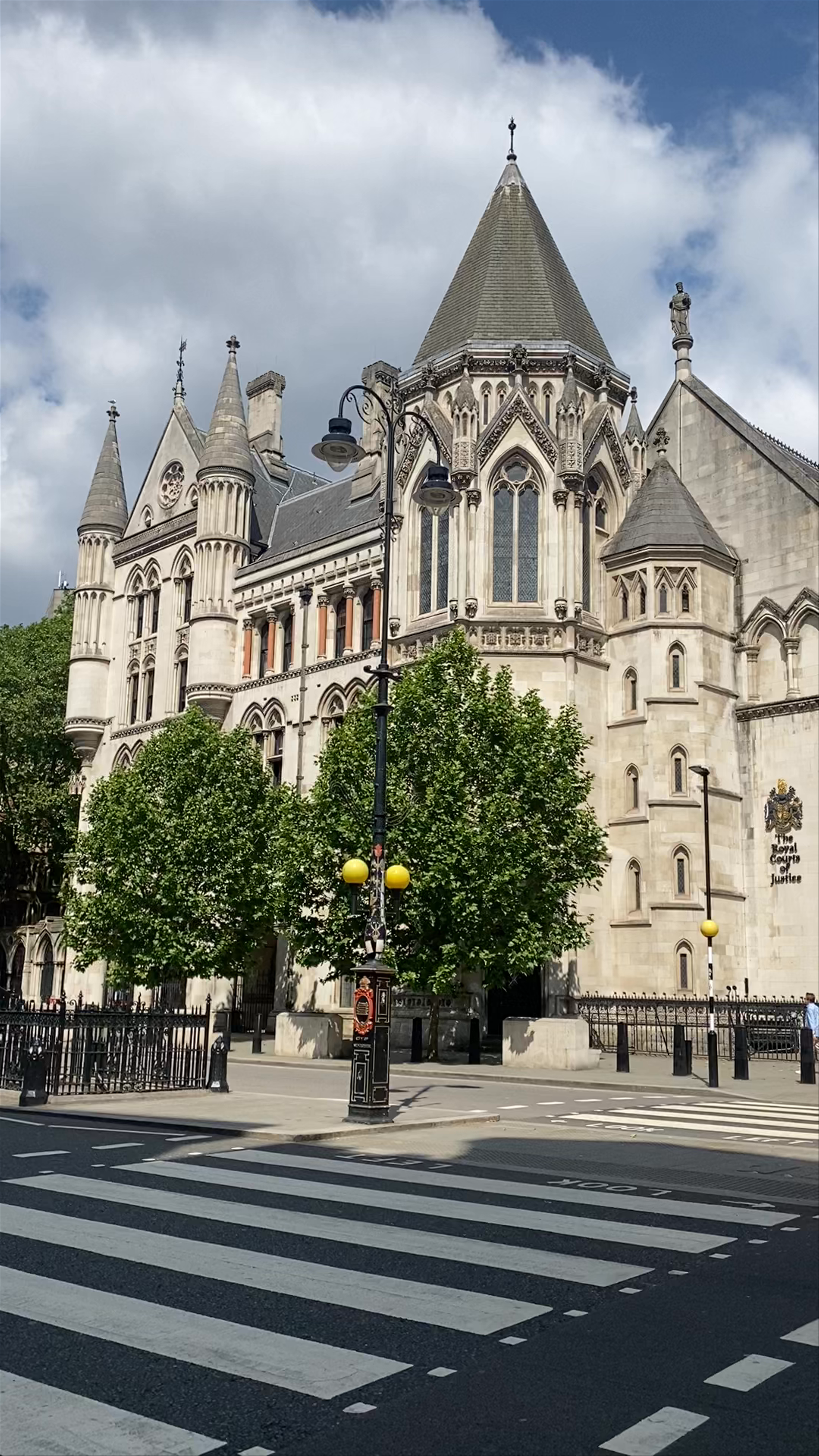 Royal Courts of Justice: Architectural Grandeur in London