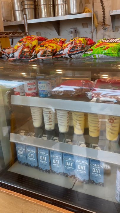 7 Miles Tea Lab - Overview of inside interior - Bubble Tea Near Me - Torrance, California