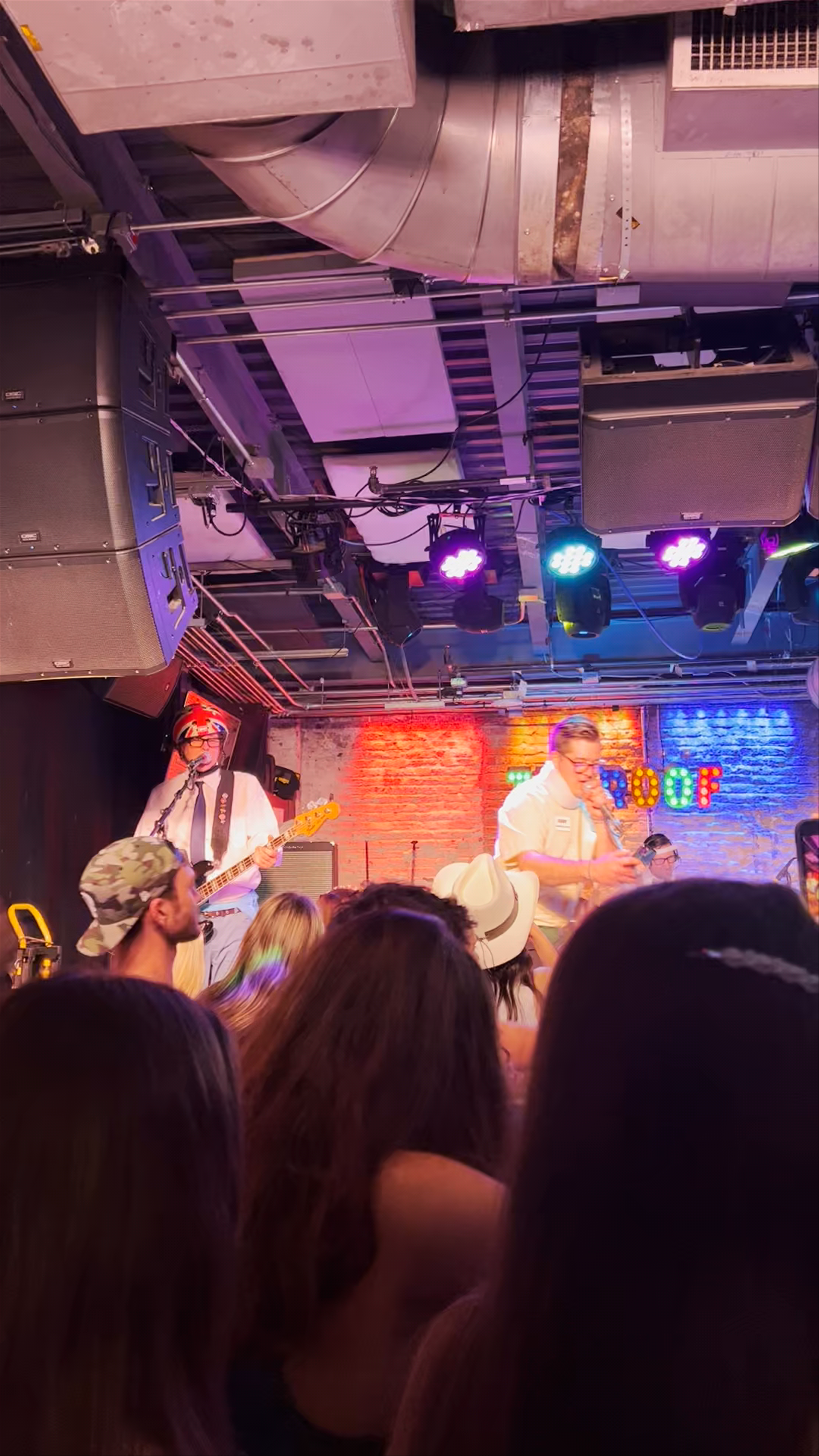Live Music Vibes at Tin Roof, Broadway Nashville