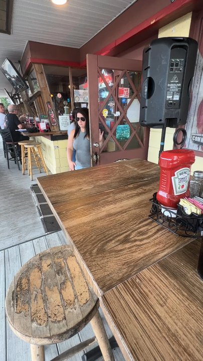 Commandough's - Pizza Near Me - Zephyrhills, Florida