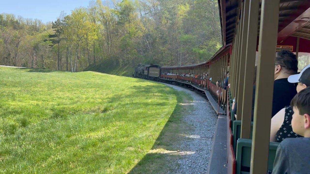 DOLLYWOOD Updated July 2025 3837 Photos & 1442 Reviews 2700