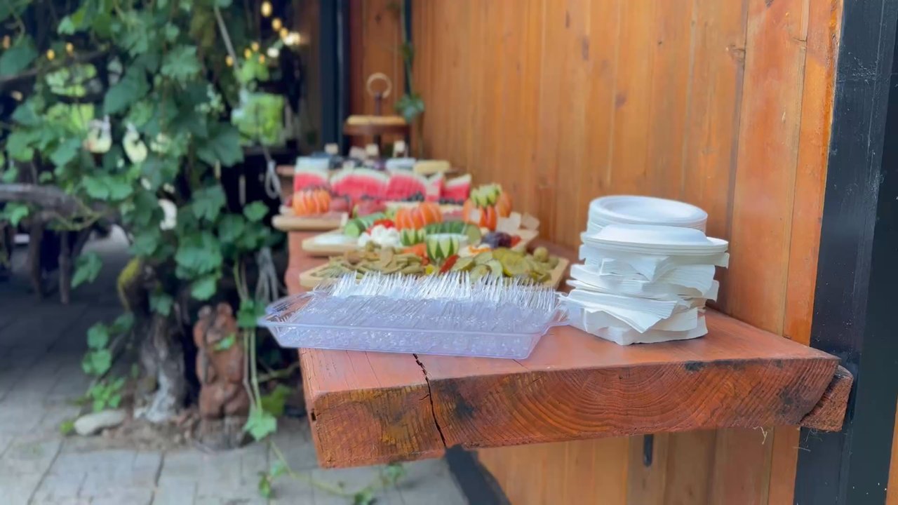 Holiday Farm Resort - Beautiful assortment of fruit for a appetizer - Resorts Near Me - Blue River, Oregon