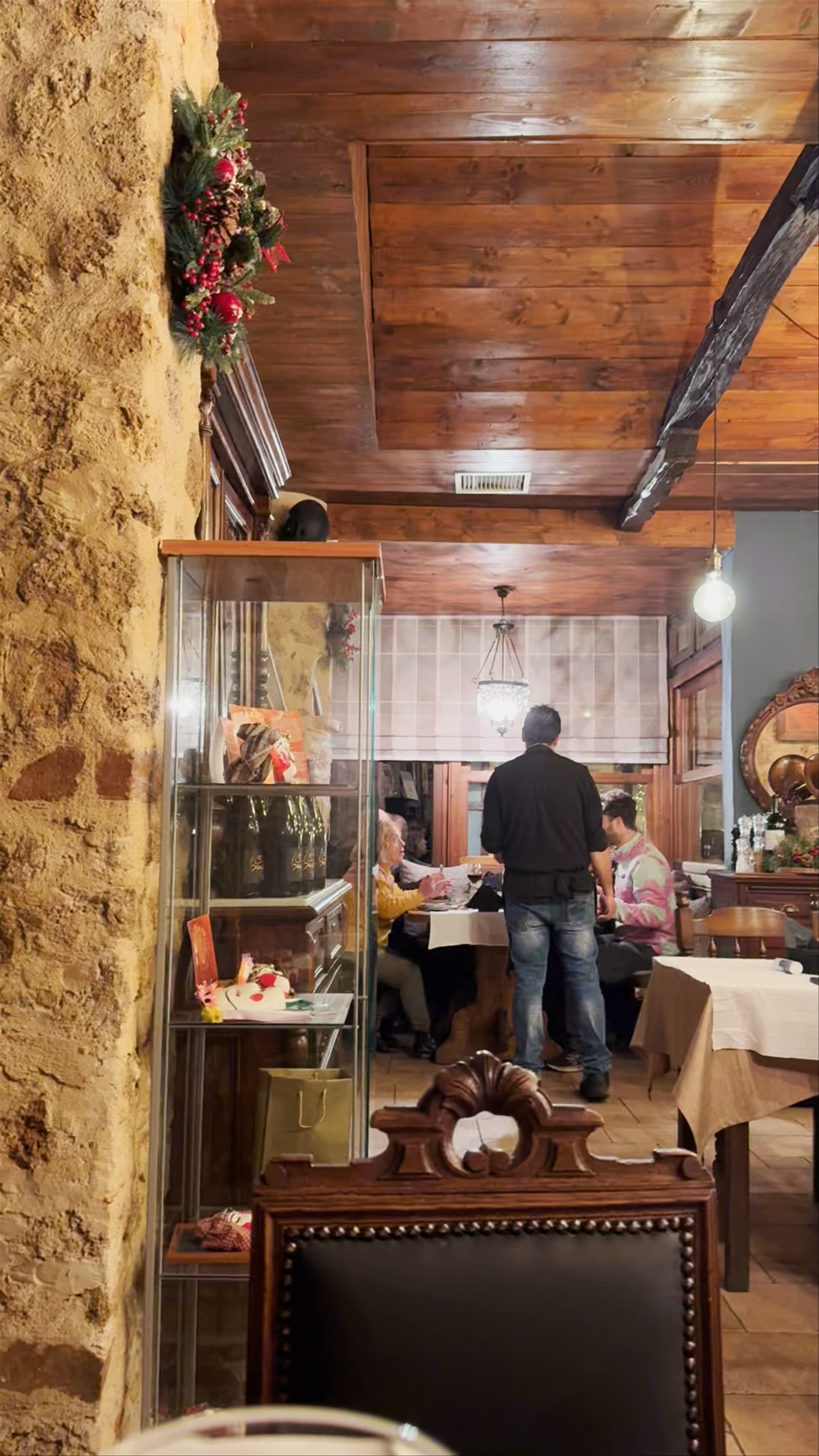 Warm, Traditional Evening at Χάραμα Restaurant in Arkochori, Greece