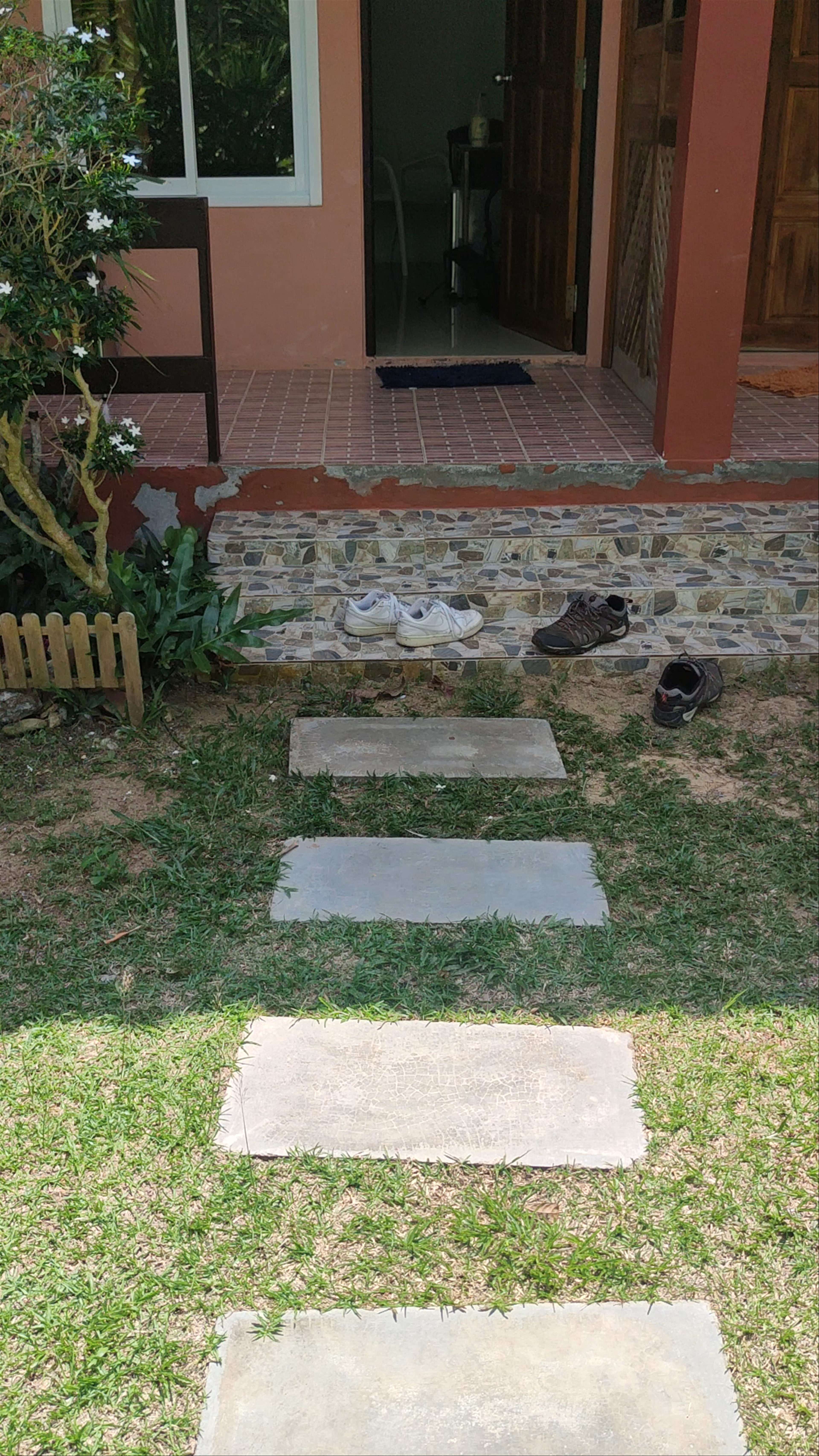 Baan Longhaad Sala Dan