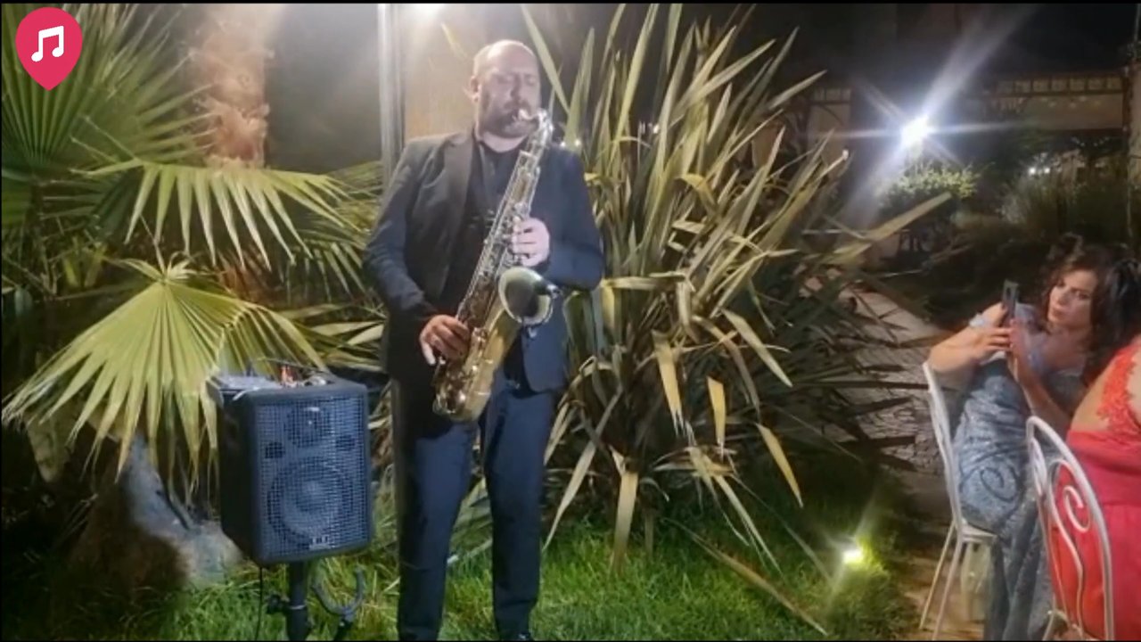 The Butterflies - DJ & Sax - video