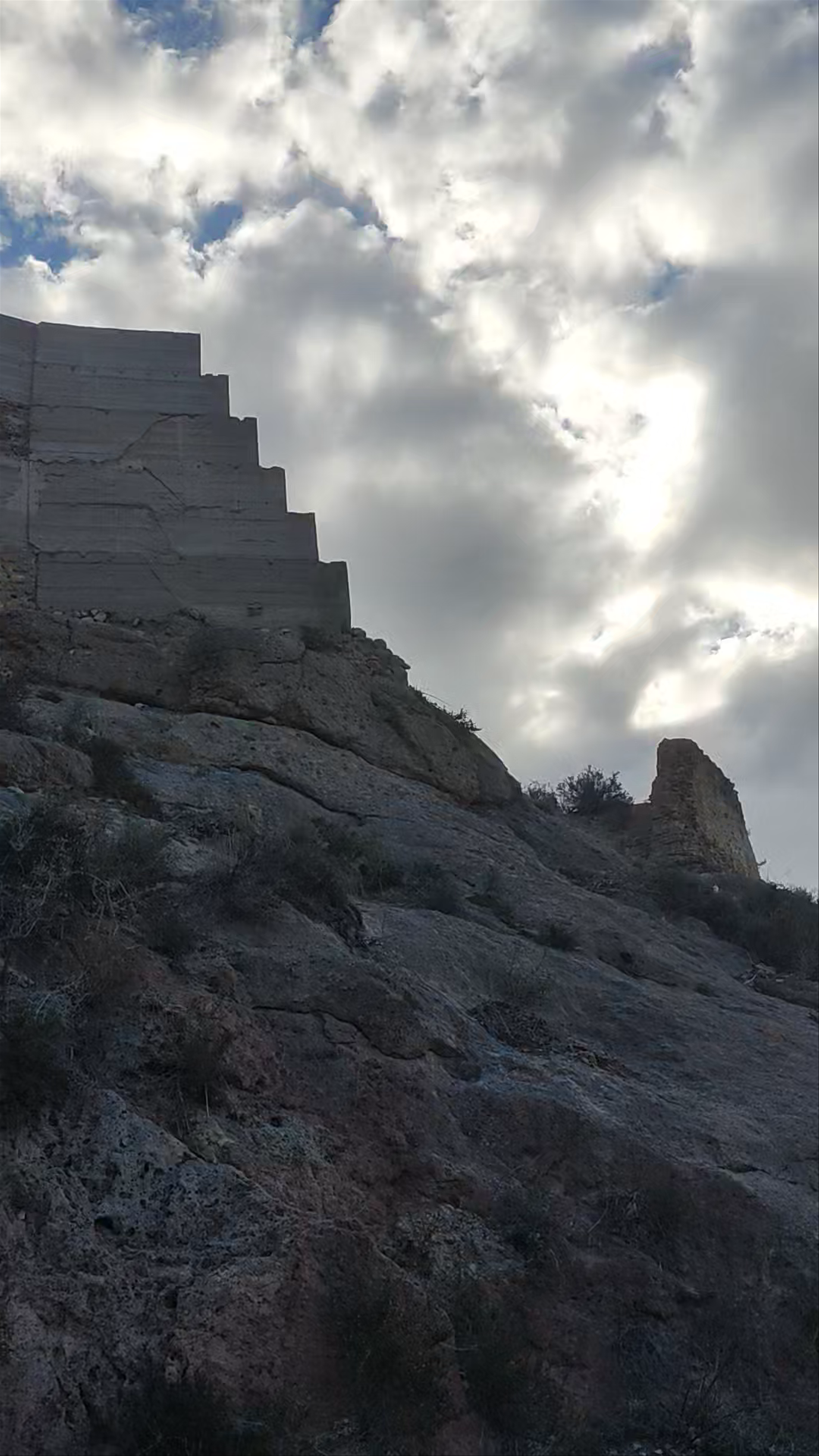 Castillo de Alhama: Historic Fortress Views in Región de Murcia, Spain