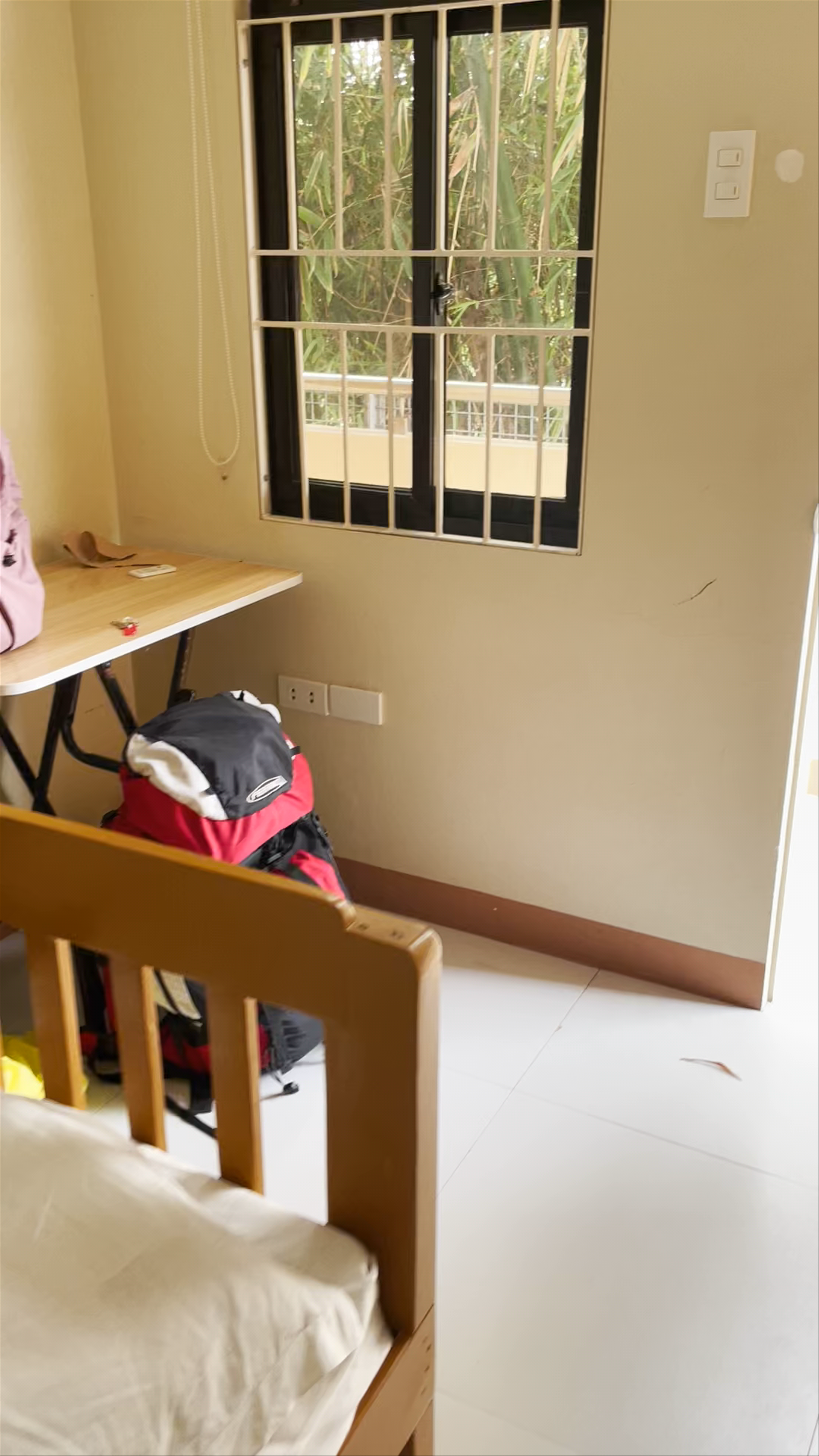 Cozy Stay at Lee's Apartment in Dumaguete City with Scenic Green Views
