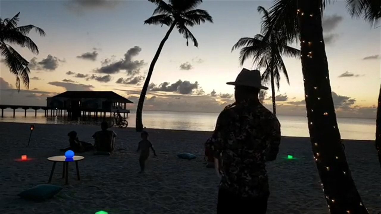 The Milan Saxophonist @ Pullman Maldives - video
