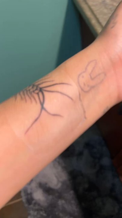 Lucky Kat Tattoo - Spider lily and centipede - Tattoo Near Me - Chicago, Illinois