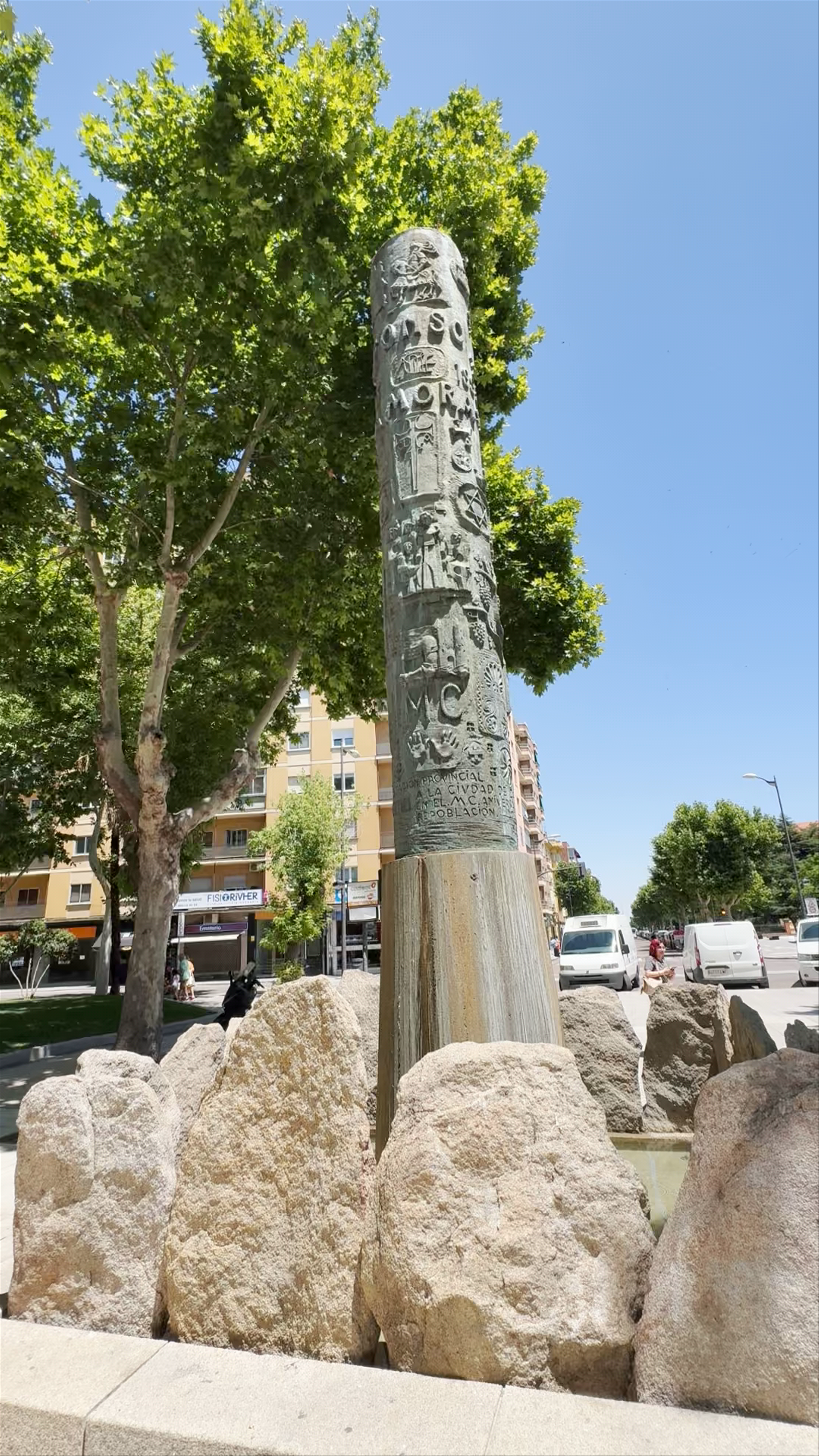 La Pinta de Oro: Vibrant Plaza Life in Zamora, Spain