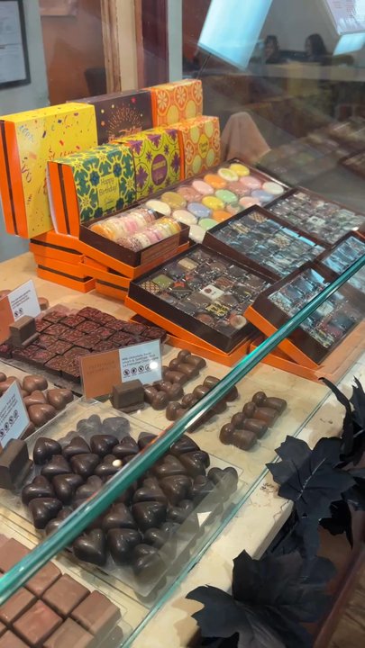Jacques Torres Chocolate - Custom chocolate selection - Chocolatiers & Shops Near Me - Brooklyn, New York