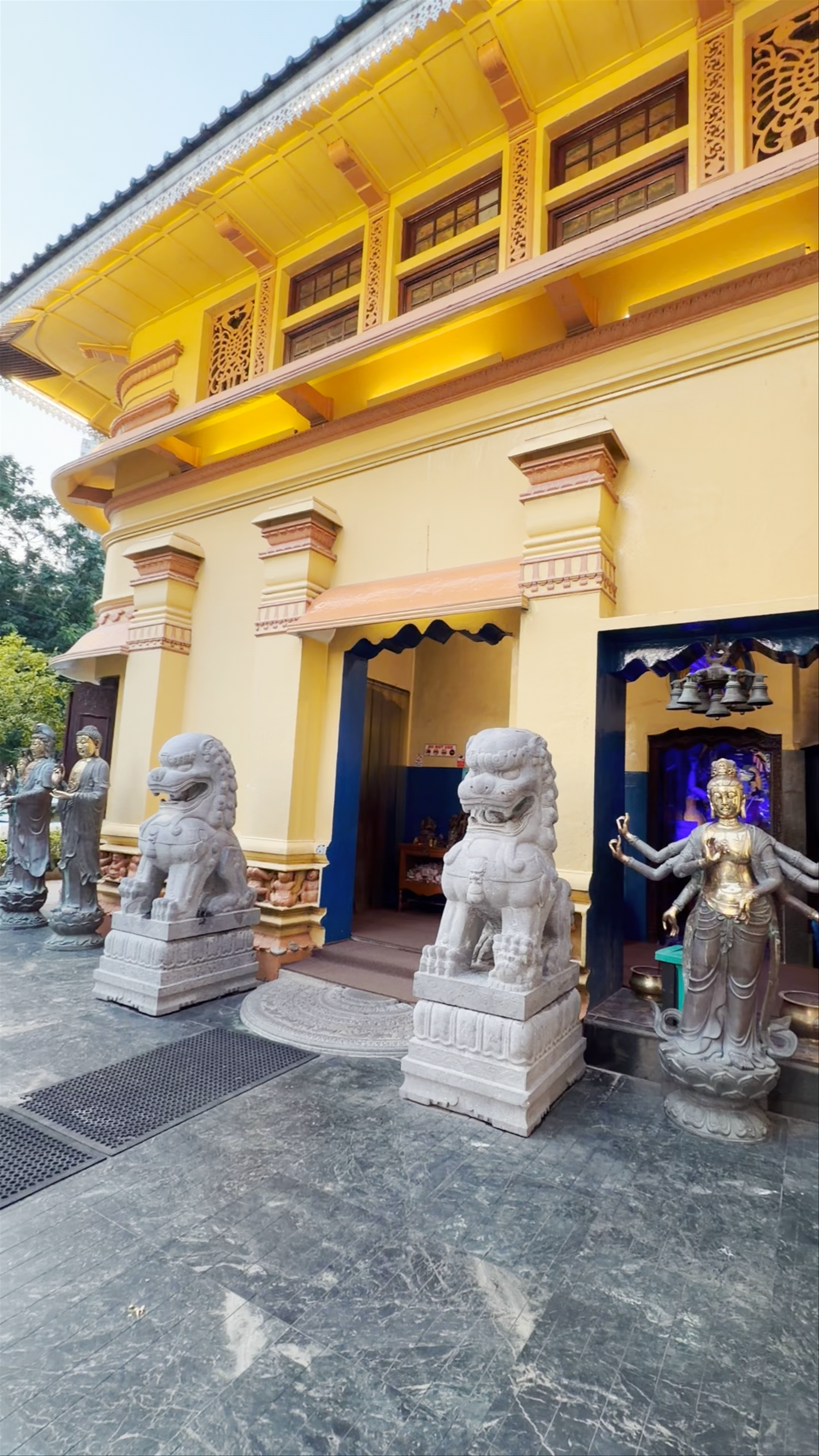 Gangaramaya Temple: Spiritual Majesty in the Heart of Colombo