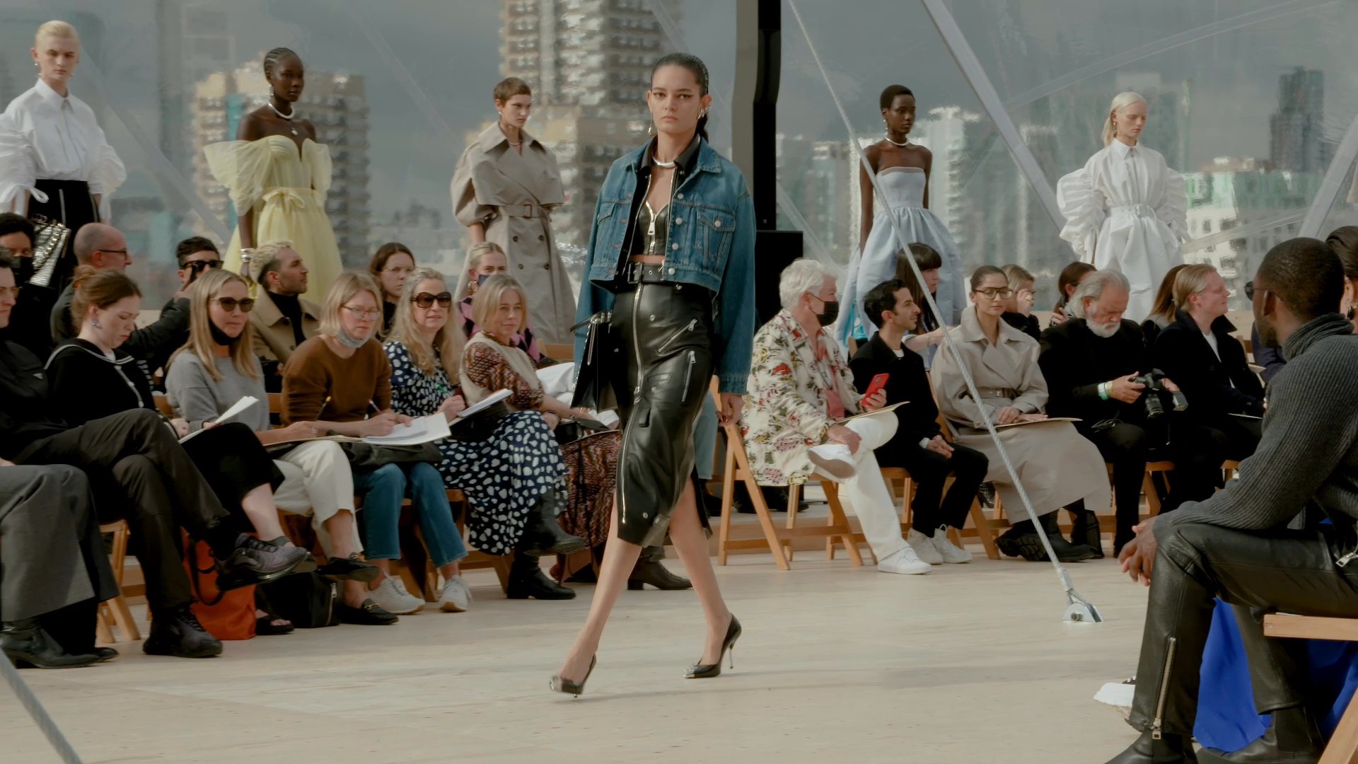 Alexander McQueen · SS22 · Runway · London