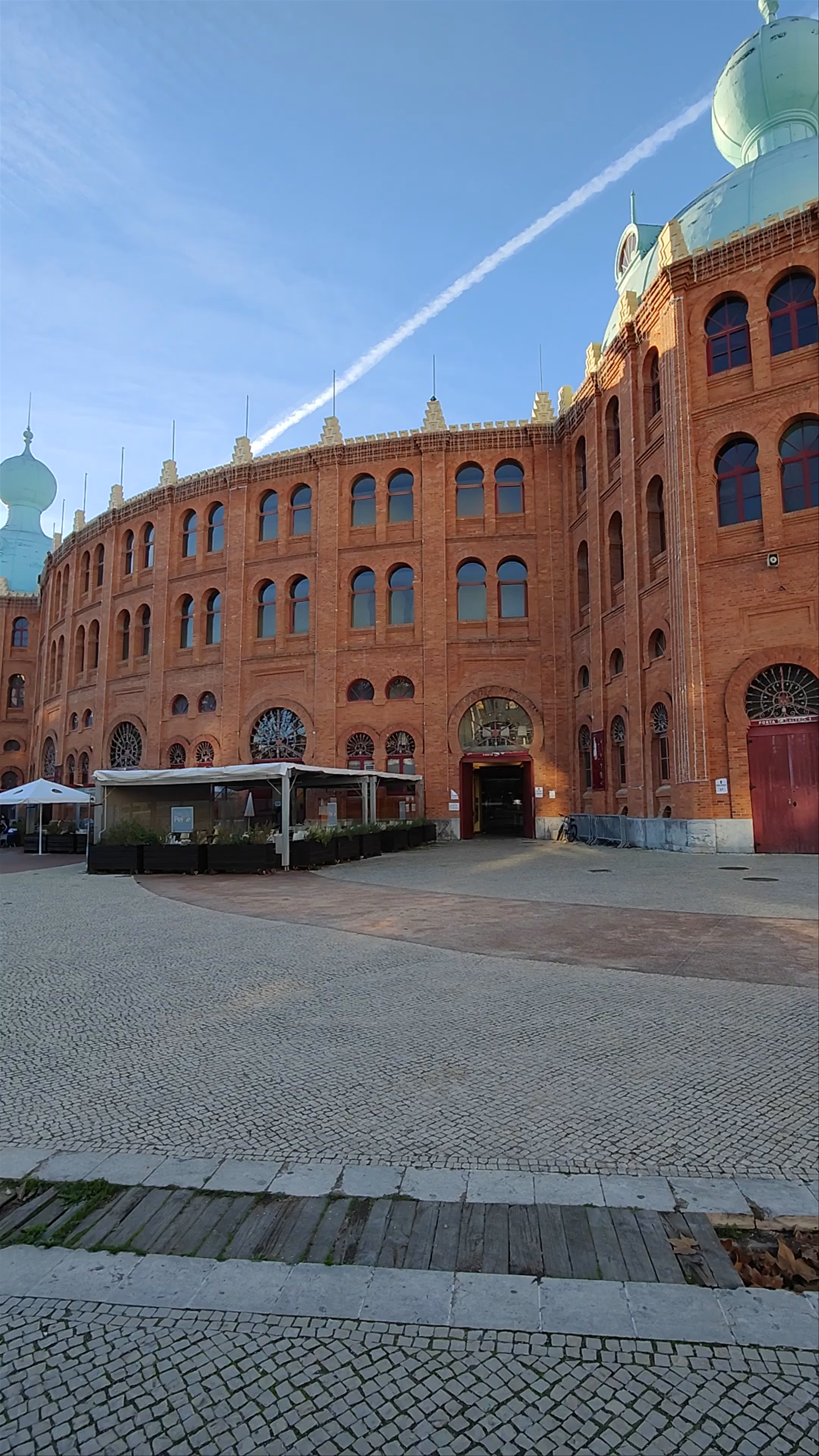 Baía do Peixe - Campo Pequeno, Lisbon: Architectural Wonder and Urban Charm