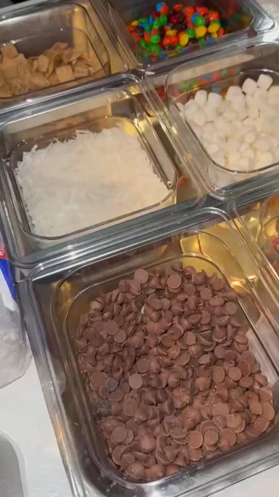Anas Lil Shop - The Cutest Set Up! - Desserts Near Me
