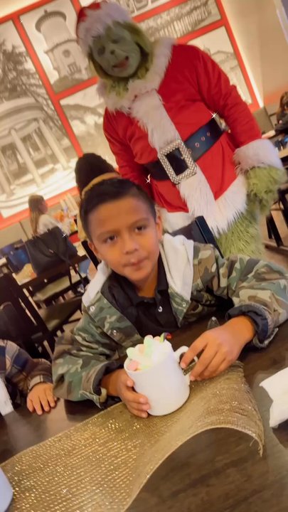 Character Select - Grinch - Party Characters Near Me - Fresno, California