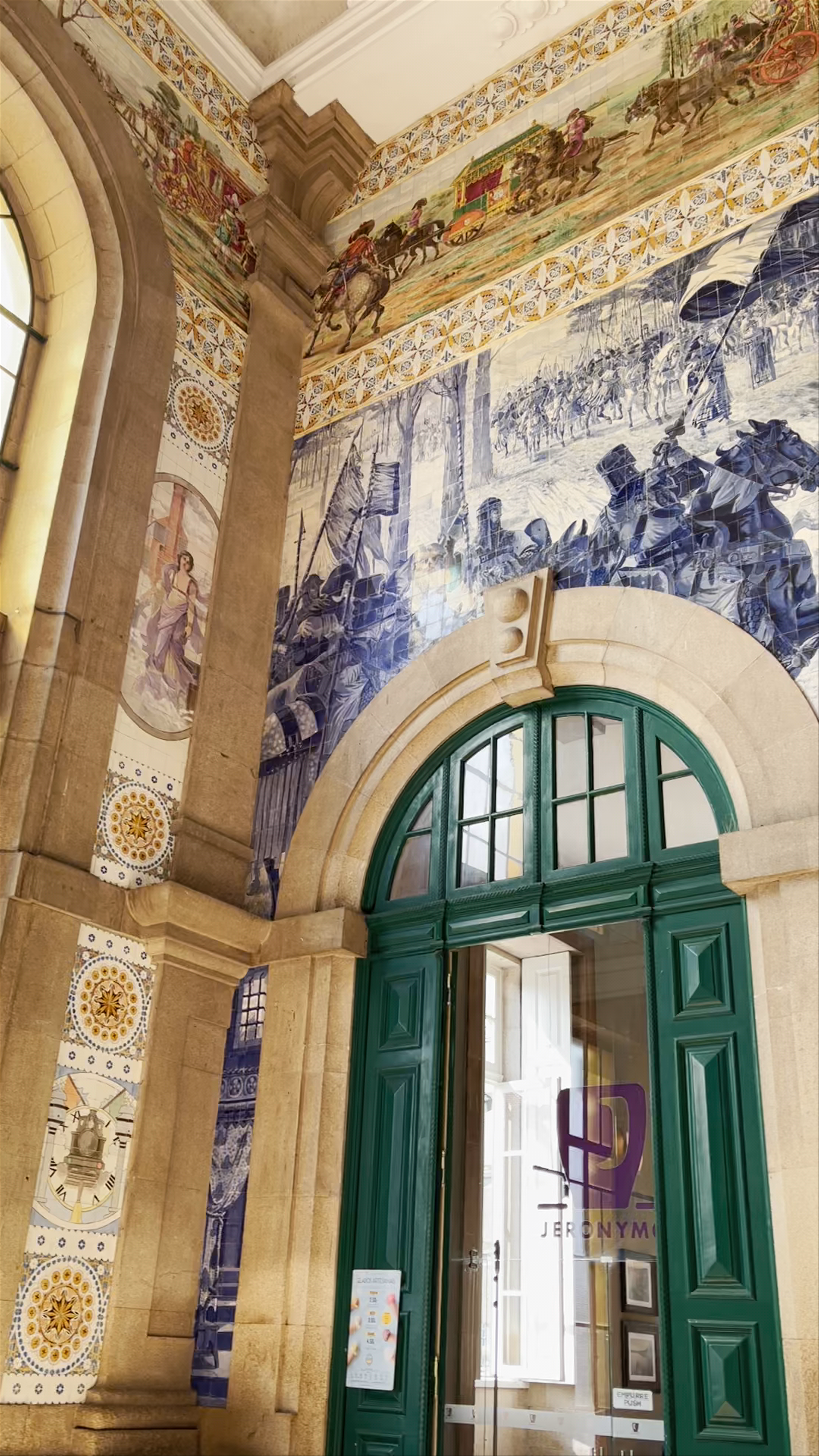 Sao Bento Station: Porto's Majestic Azulejo Art Experience