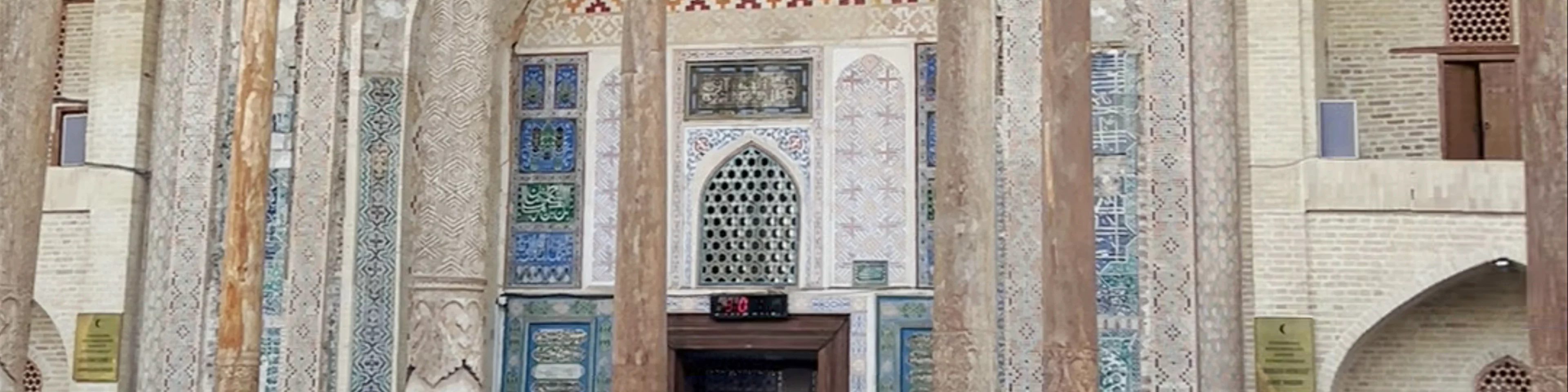 Bolo Hauz Mosque