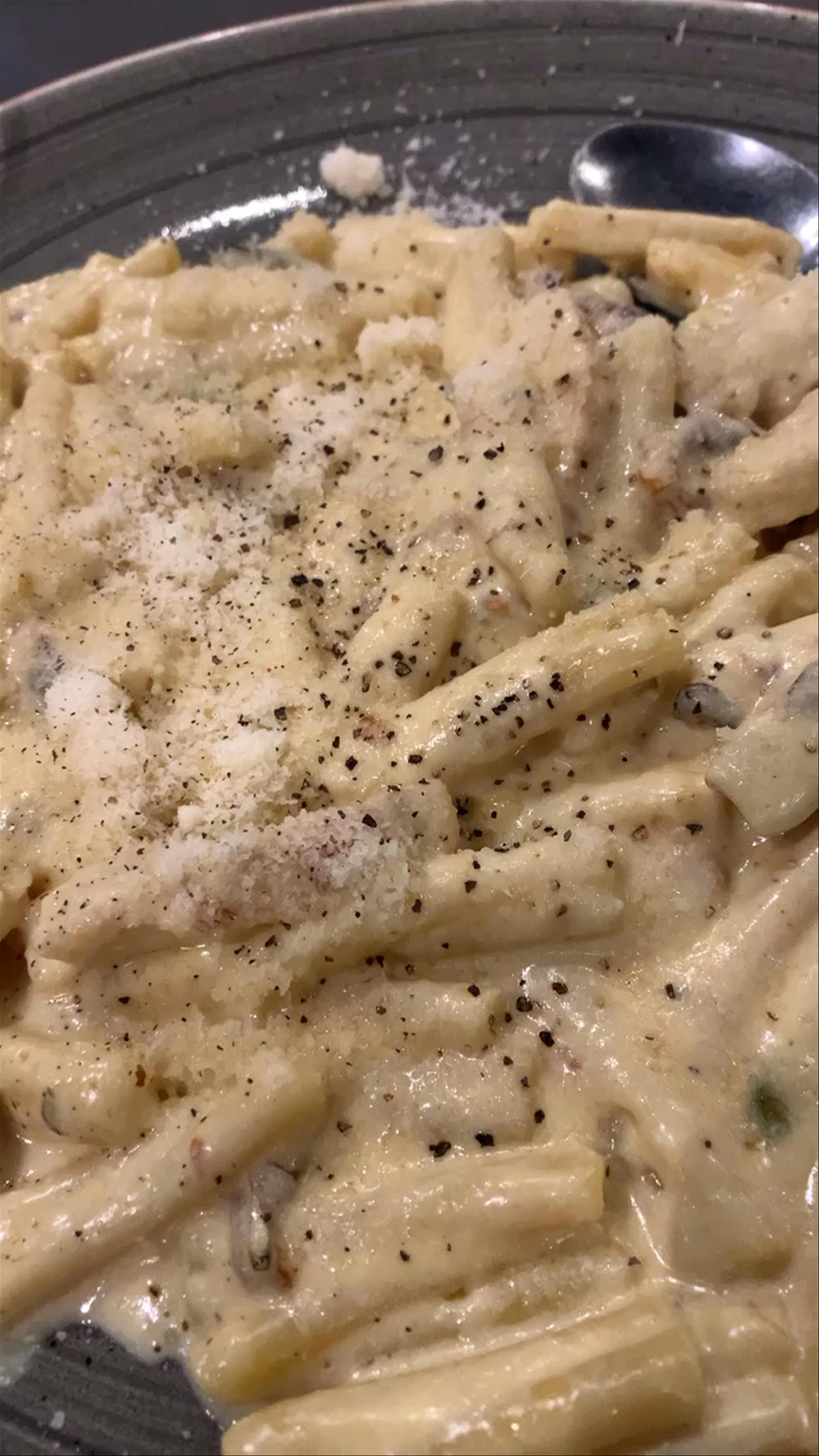 Pomodoro Pizza and Pasta: Creamy Comfort in Pefkochori, Greece