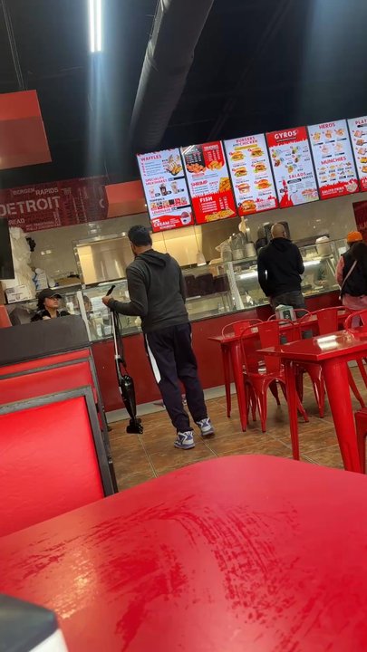 NYC Halal Eats - Interior of the restaurant - Halal Near Me - Farmington Hills, Michigan