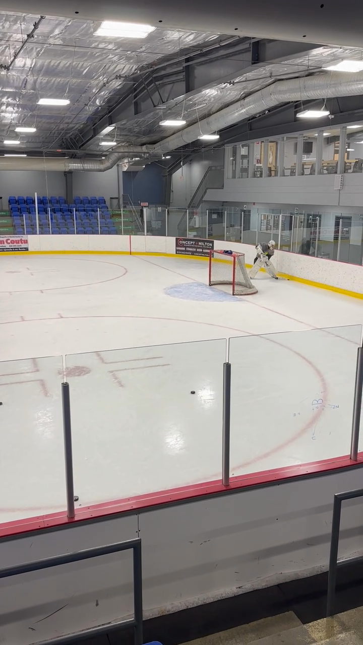 Édouard Rousselle: Mastering Stickhandling on the Ice