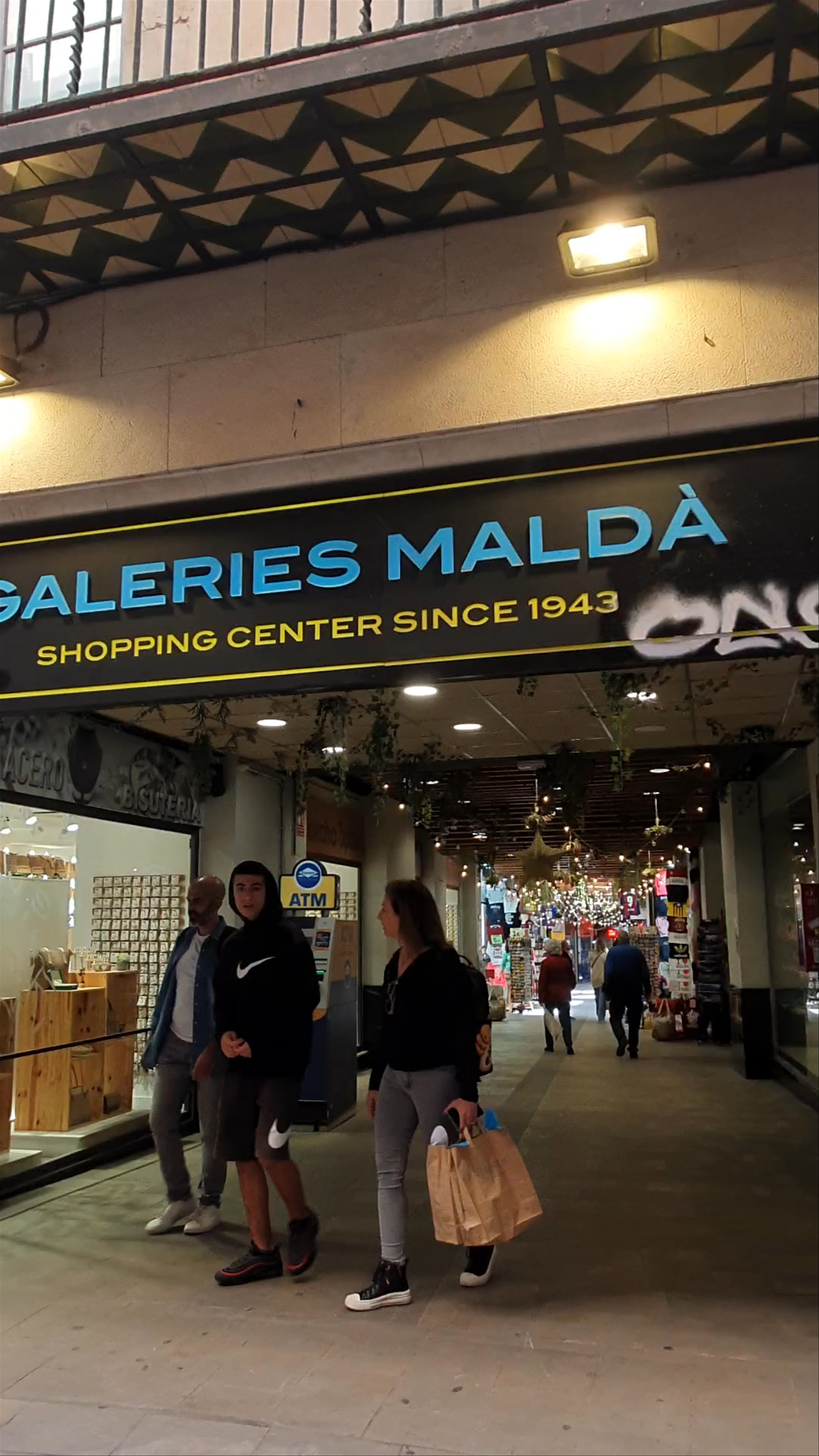 Galeries Maldà: Historic Shopping Center in the Heart of Barcelona