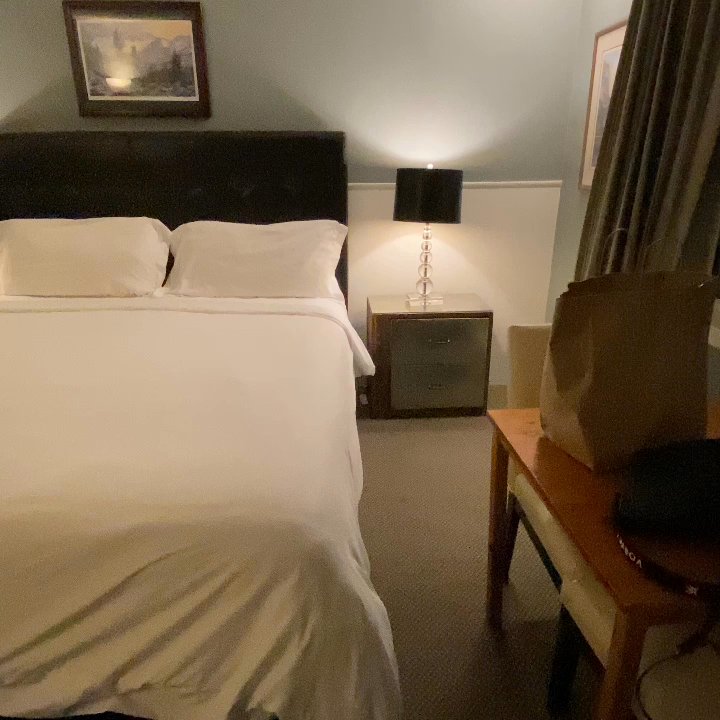 Cinnamon Bear Inn - Modern and very clean room. - Hotels Near Me - Mammoth Lakes, California