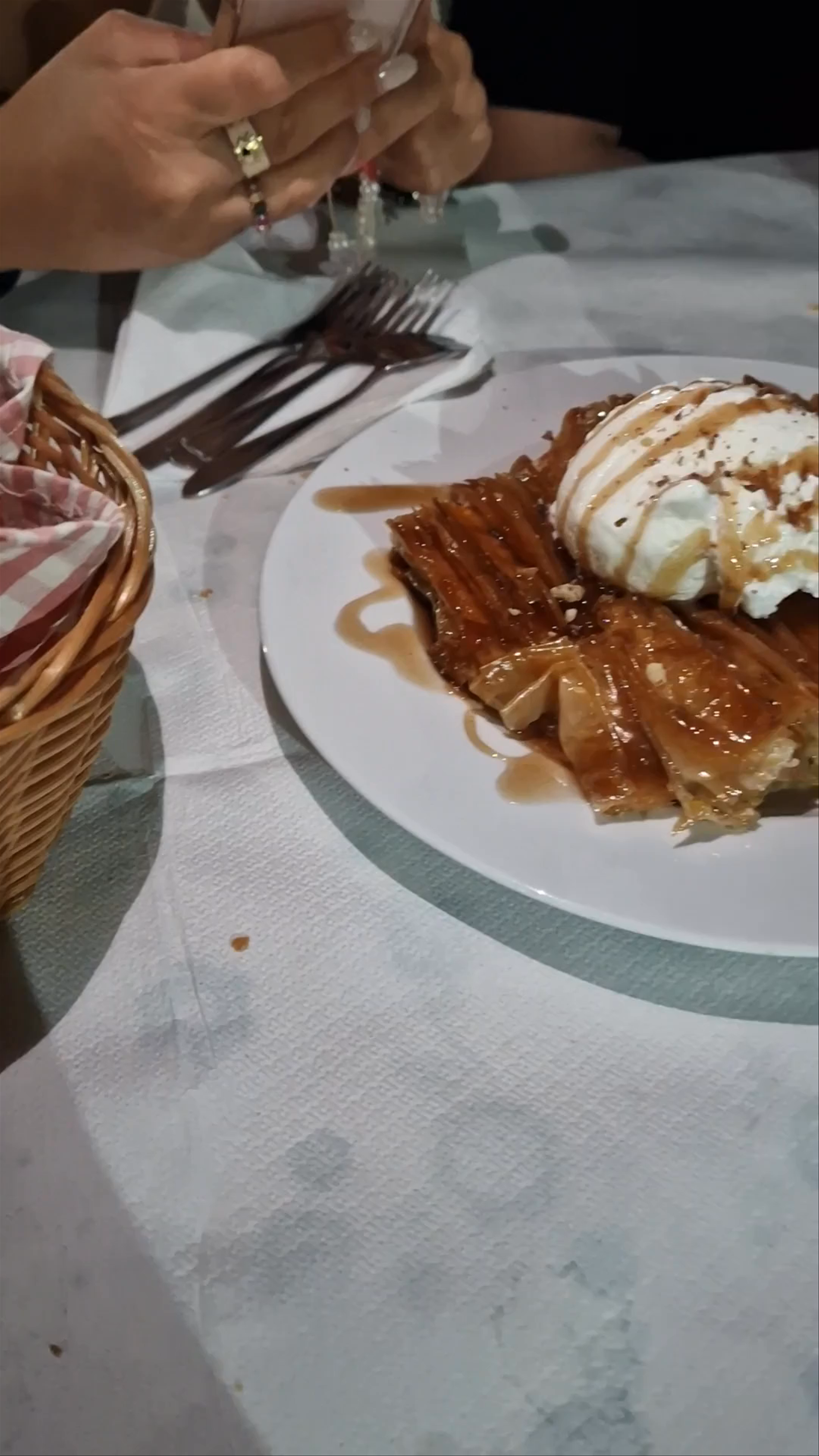 Ουζερί μεζεδοπωλείο ΜΠΙΝΕΛΊΚΙΑ