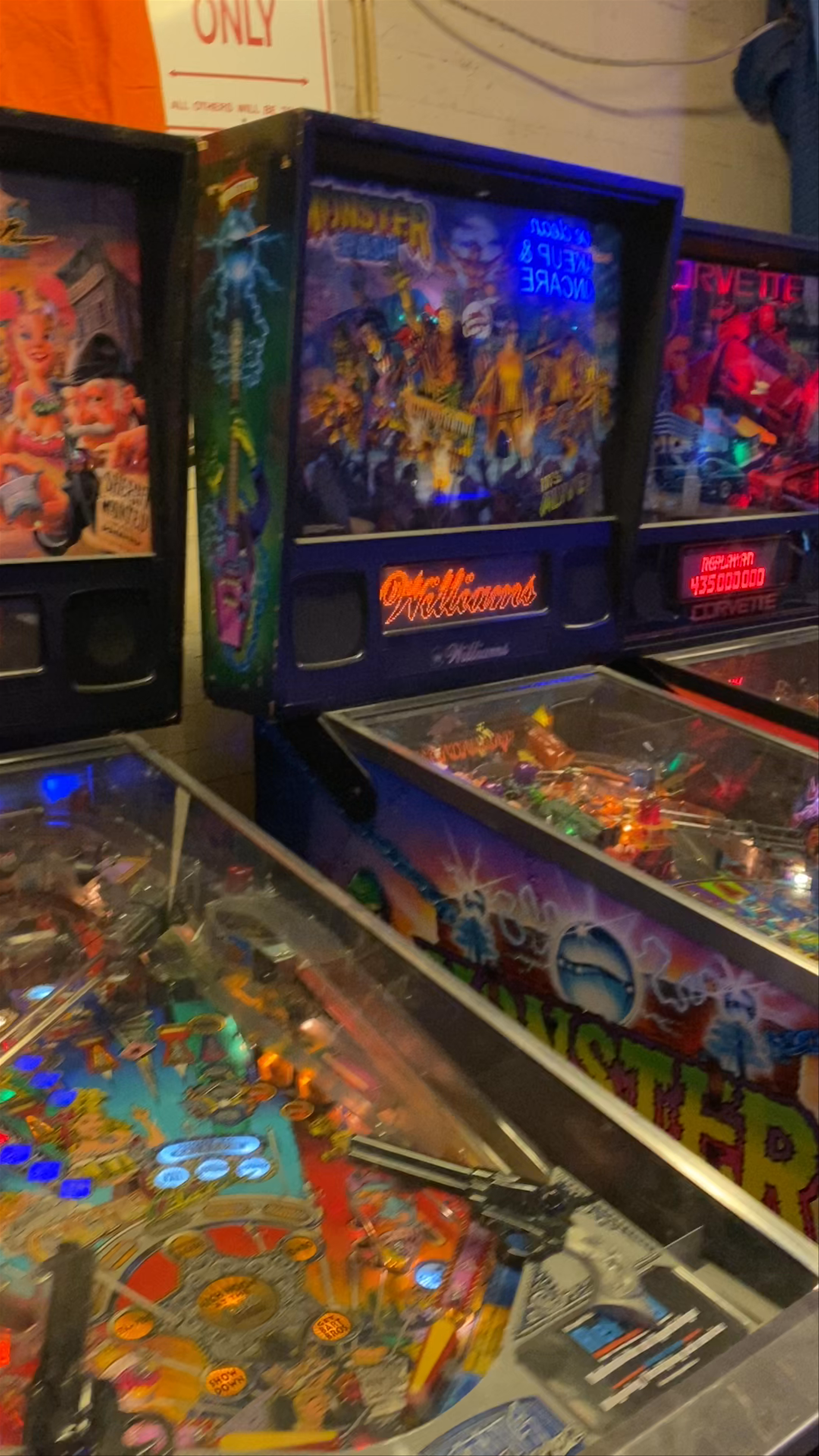 Replay Pinball Arcade Spelhall: Vintage Pinball Magic in Malmö